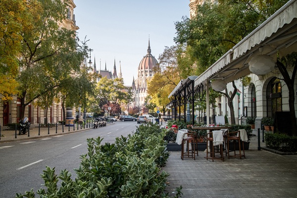 Aszfaltozás Budapesten: a hengerelt aszfalt és előnyei